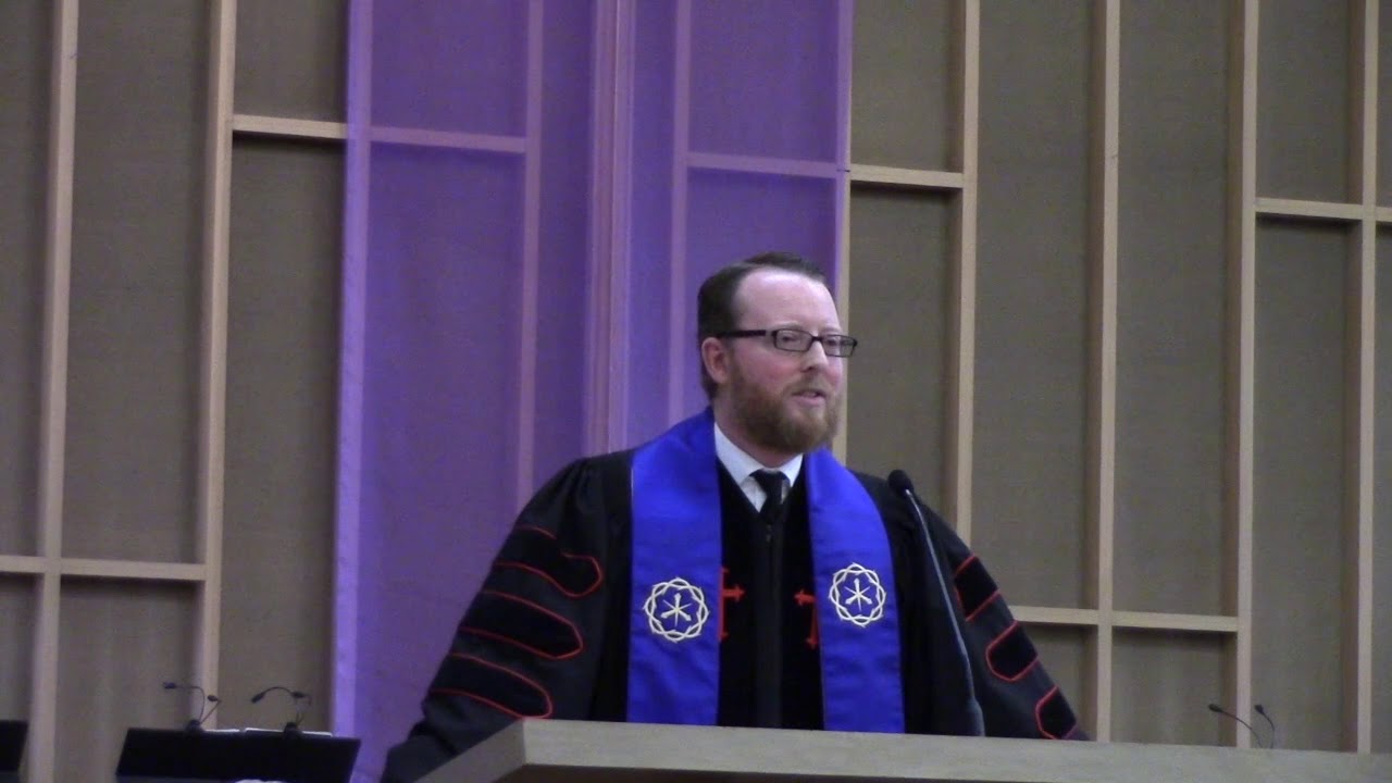 Senior Minister David Kaden delivering a sermon from the pulpit